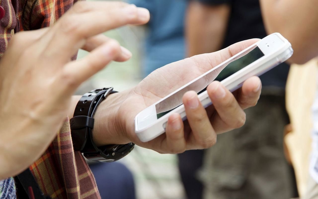 Cetățenii moldoveni vor folosi roaming gratuit în UE din 2026