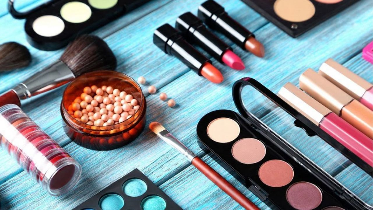 Guvernul obligă etichete clare și siguranță pentru produsele cosmetice