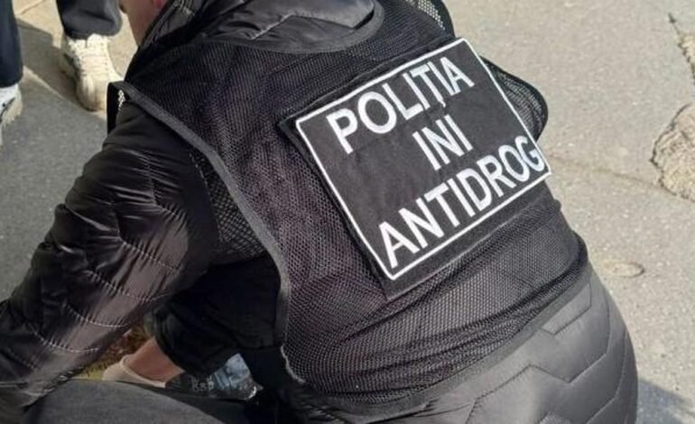 Poliția din Moldova destramă două grupări de escroci, cu prejudicii de 1,6 milioane lei