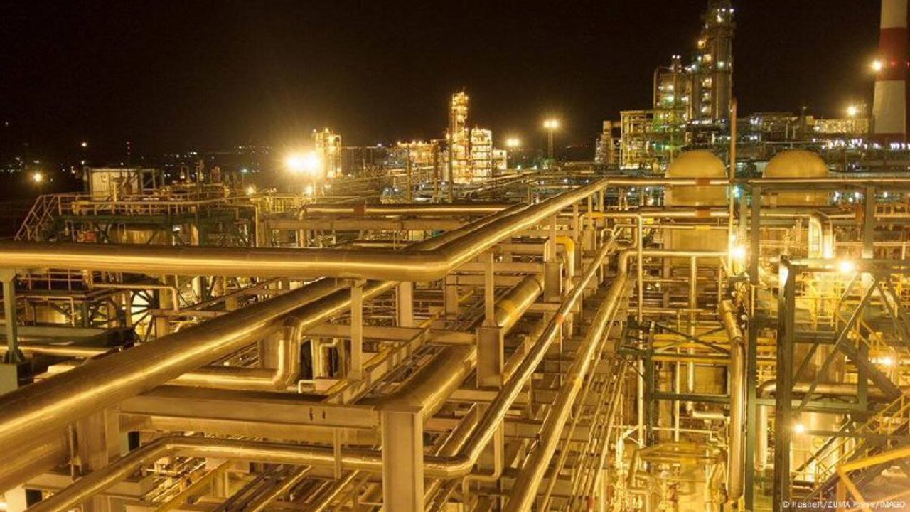 Rusia oprește exporturile de benzină până în iulie 2026 pentru a proteja piața internă