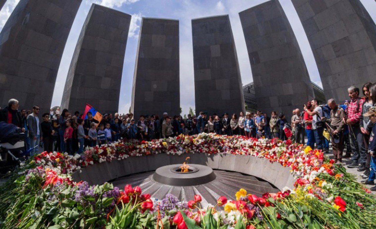 Armenii comemorează 111 ani de la genocid cu marșuri și mesaje politice