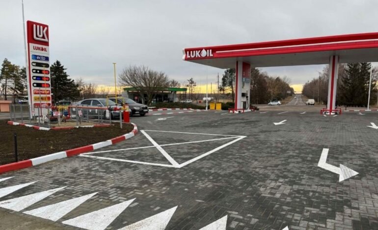 Lukoil ar putea funcționa în Moldova până pe 29 octombrie, spune ministrul