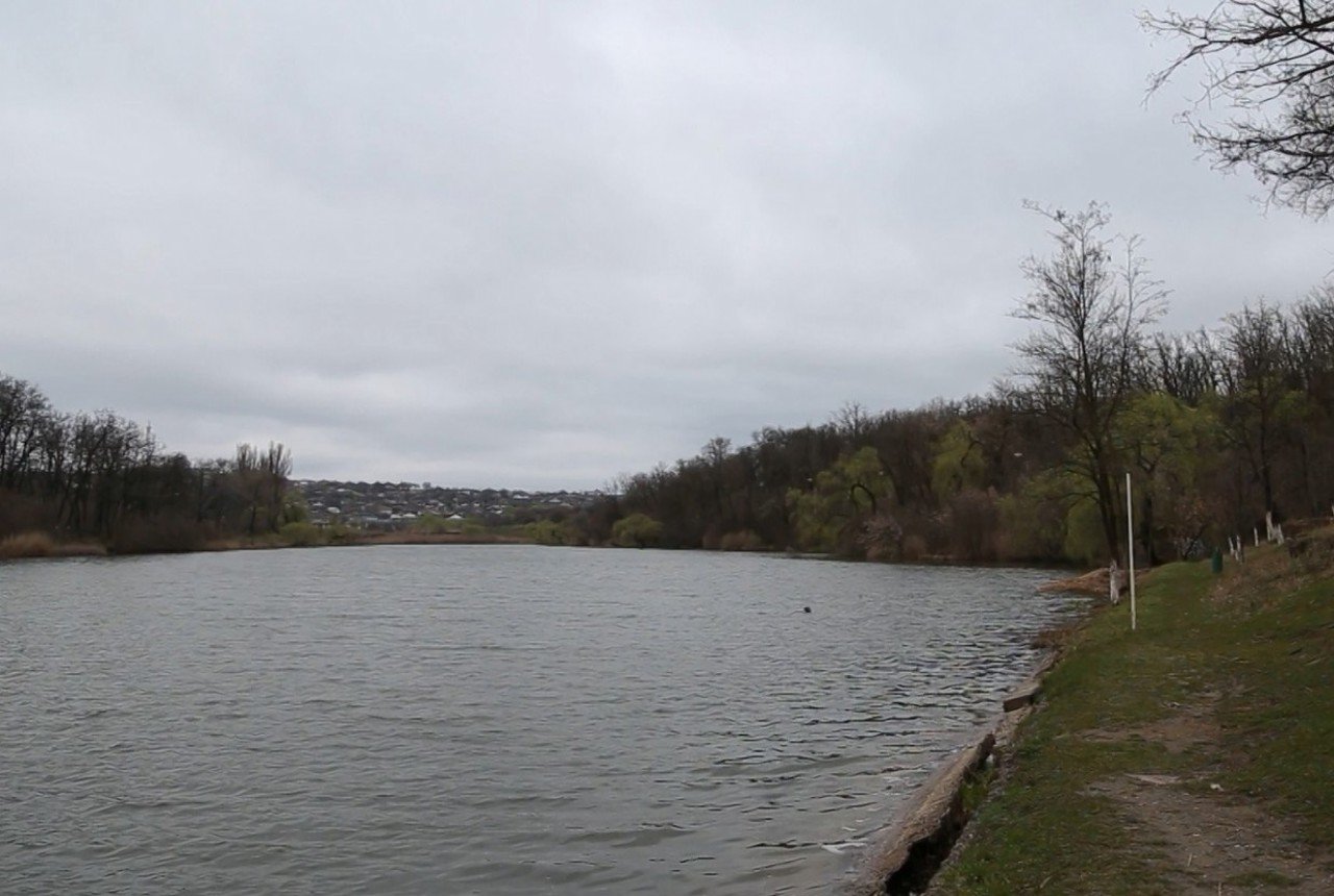 Descoperită plasă ilegală de pescuit pe lacul din Drochia, braconaj activat