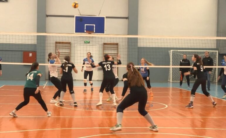 UTM domină finala voleiului feminin și e aproape campioană