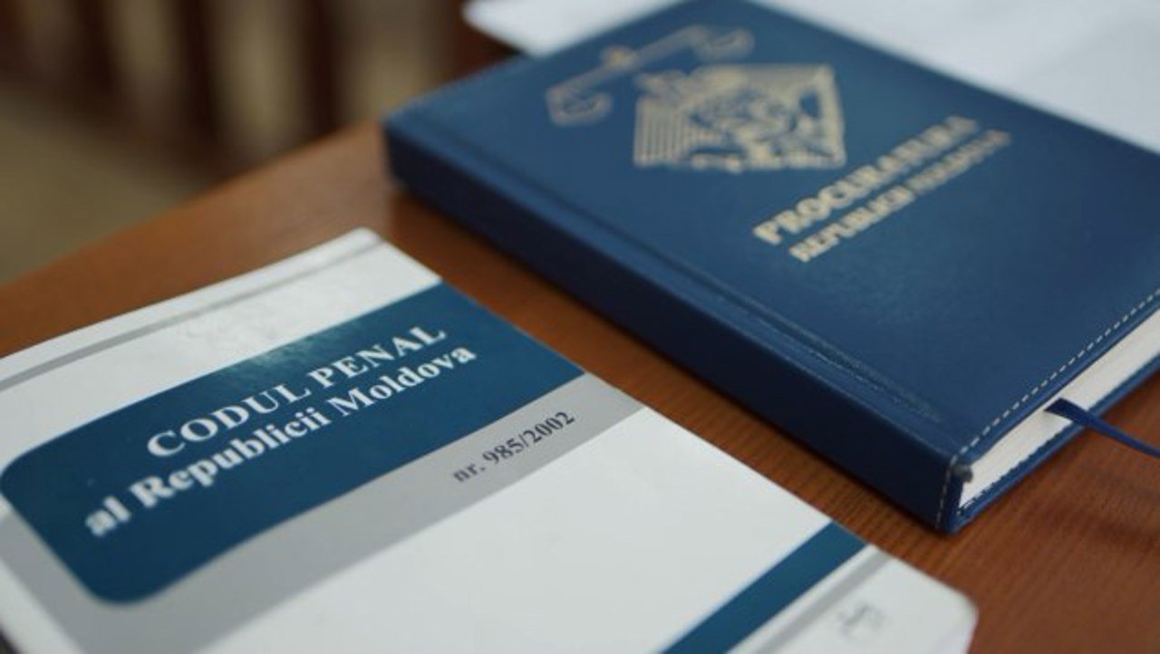 Bărbat din Cimișlia acuzat de crimă asupra tatălui, riscă închisoare pe viață