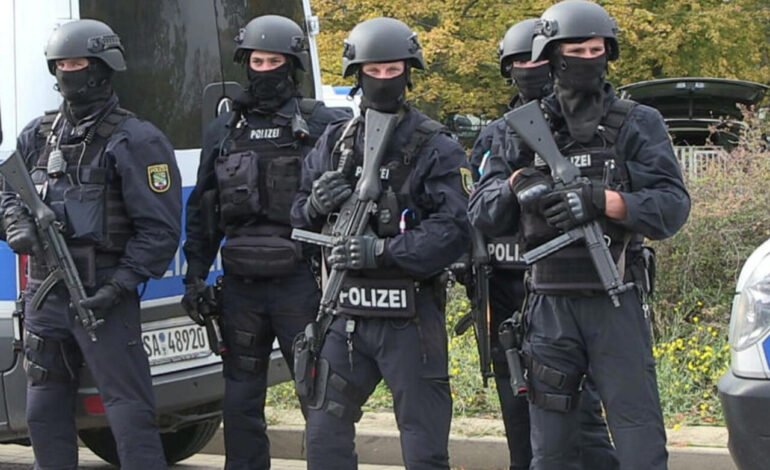 Poliția germană efectuează percheziții la grupări neonaziste în 12 landuri
