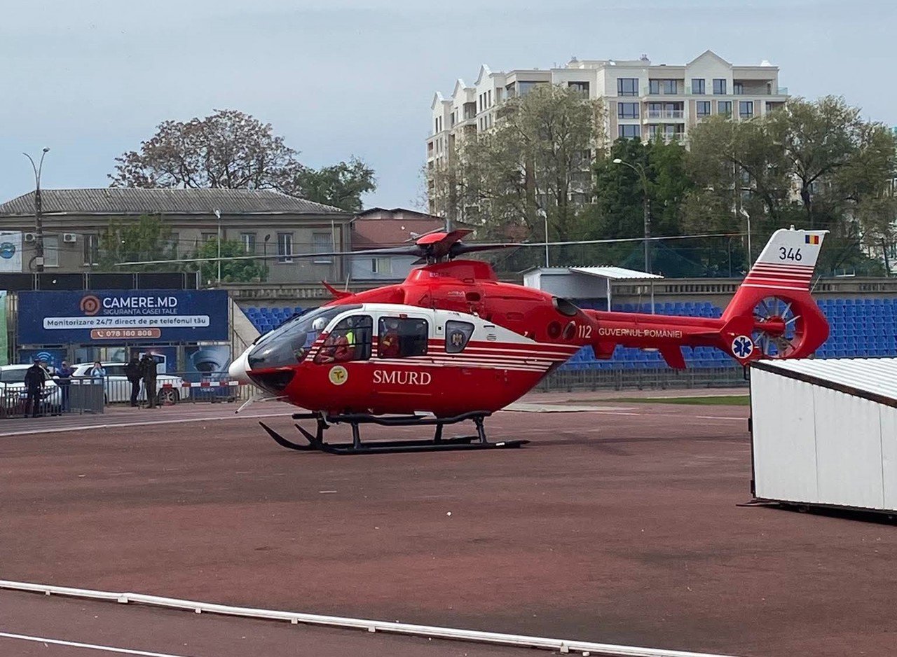 SMURD transferă în regim de urgență o pacientă gravă din Chișinău la București