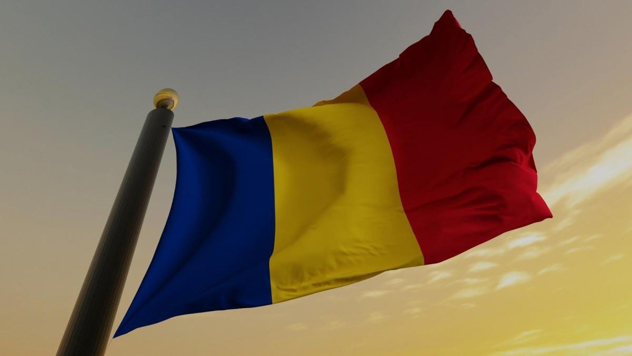 Securea din limba română provine din latinescul securis și slavonul sekira