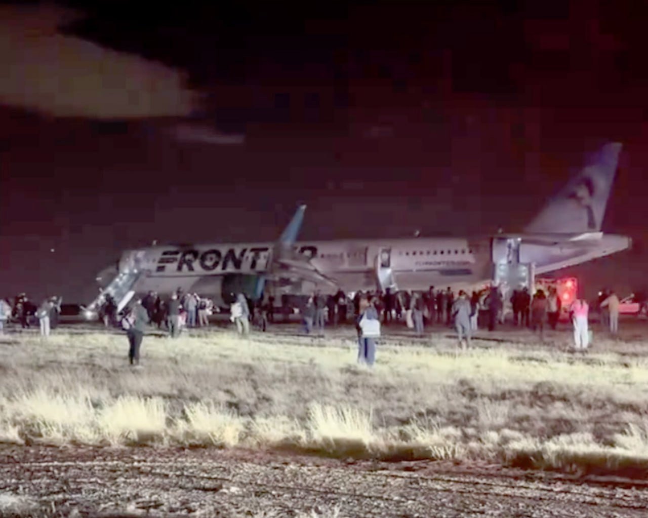 Avion Frontier loveste angajat pe pista si opreste decolarea la Denver