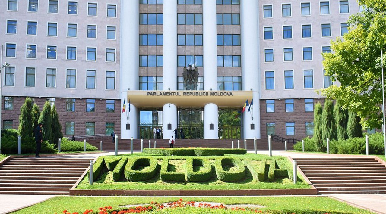 Parlamentul Republicii Moldova își recapătă oficial sediul după 17 ani