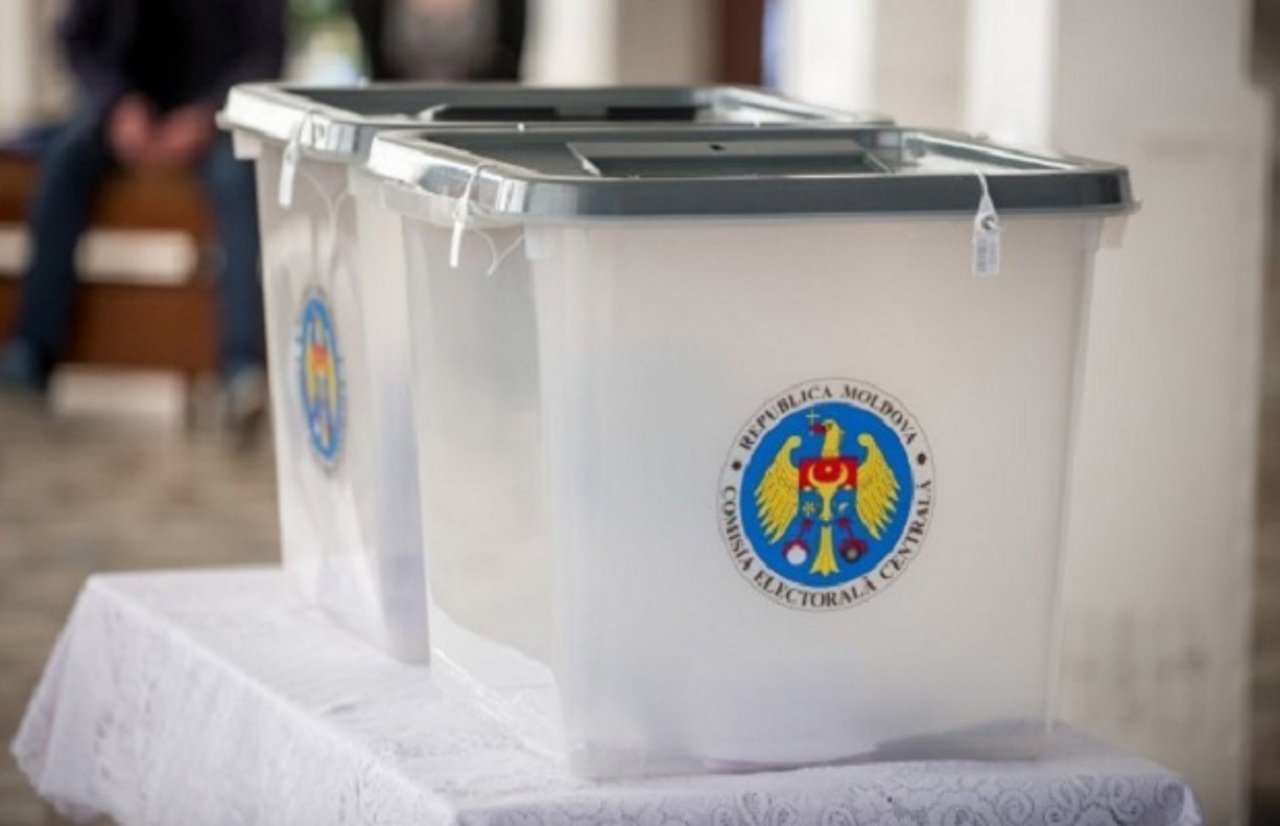 Peste 70.000 de alegători votează primari și consilii locale în 12 localități