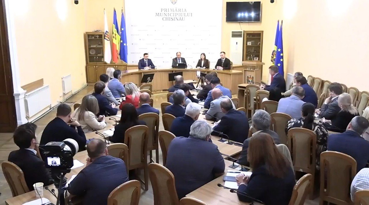 Ion Ceban respinge acuzațiile și provoacă scandal la Primăria Chișinău
