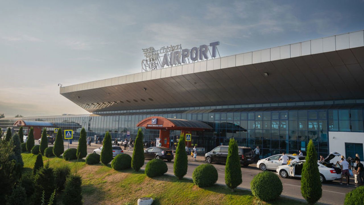Duble alerte cu bombă la Aeroportul Chișinău, ambele false confirmate