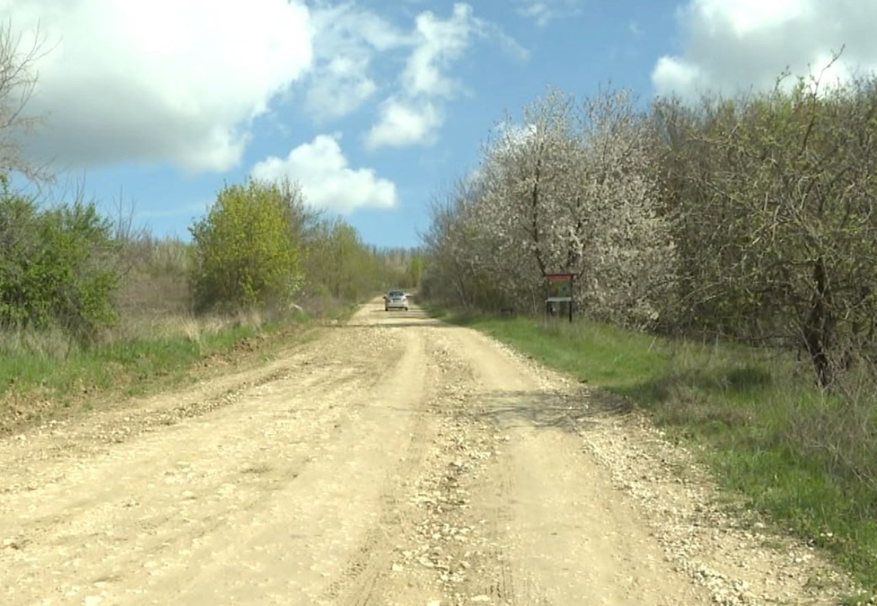 Autoritățile pregătesc reabilitarea drumului din Hoginești, Călărași, frecvent deteriorat