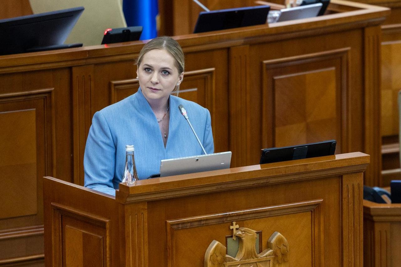 Parlamentul aprobă alocație anuală unică de 3.000 lei pentru copii cu dizabilități