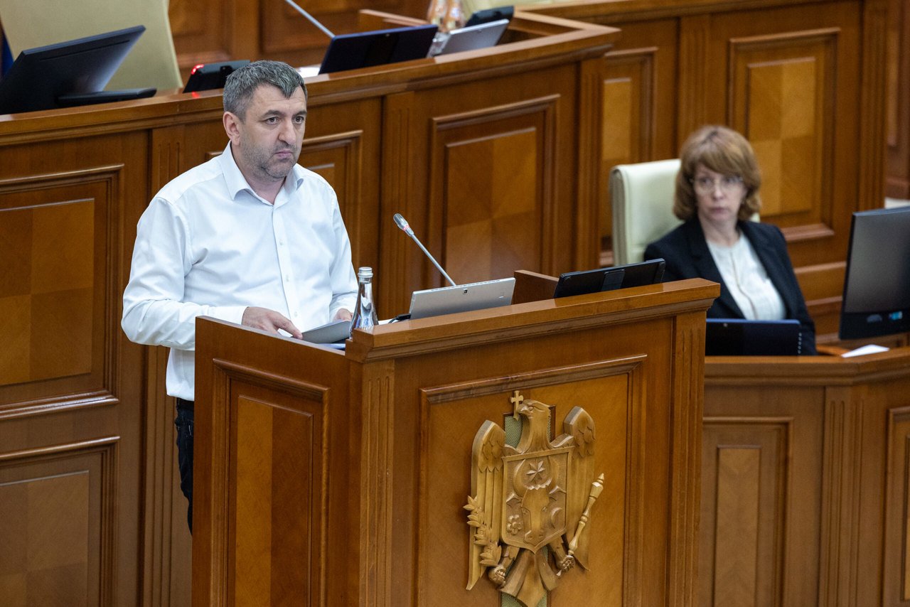 Parlamentul flexibilizează durata stării de urgență și controlează deciziile CSE