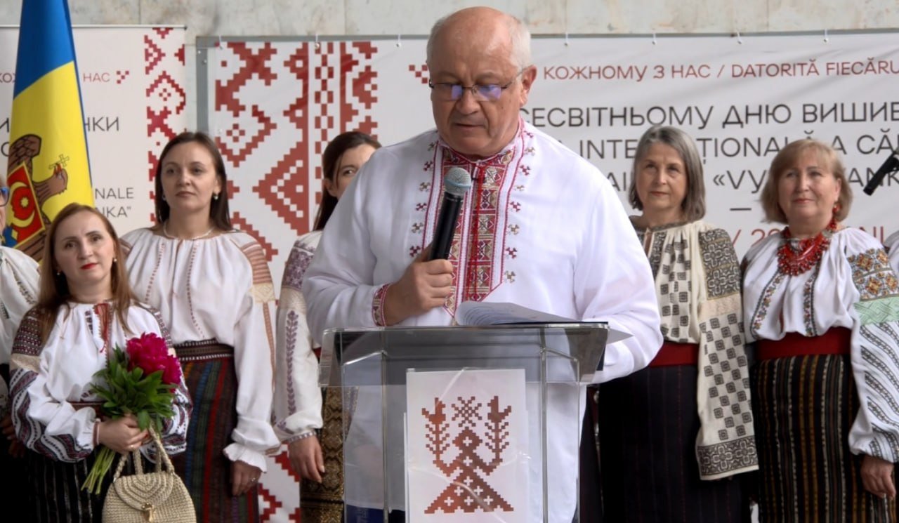 Comunitatea ucraineană din Chișinău a marcat Ziua cămășii tradiționale Vîșîvanka