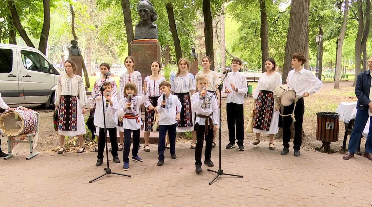 Festivalul Internațional „Grigore Vieru” a început la Chișinău cu spectacol poetic