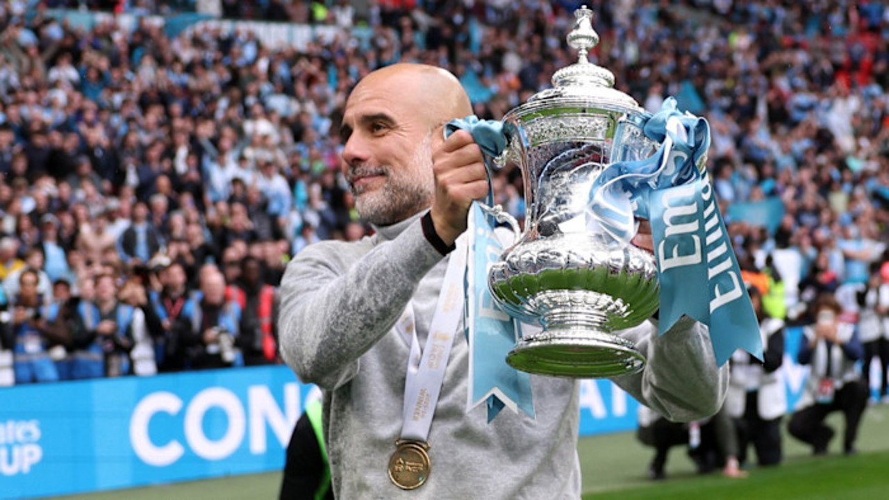 Pep Guardiola părăsește Manchester City după un deceniu plin de succese