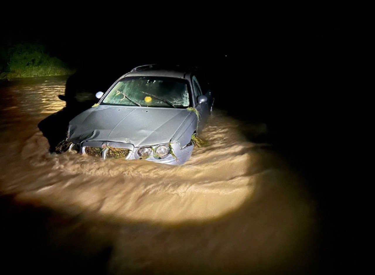 Salvatorii caută o persoană dispărută după ruperea digului în Hârjauca