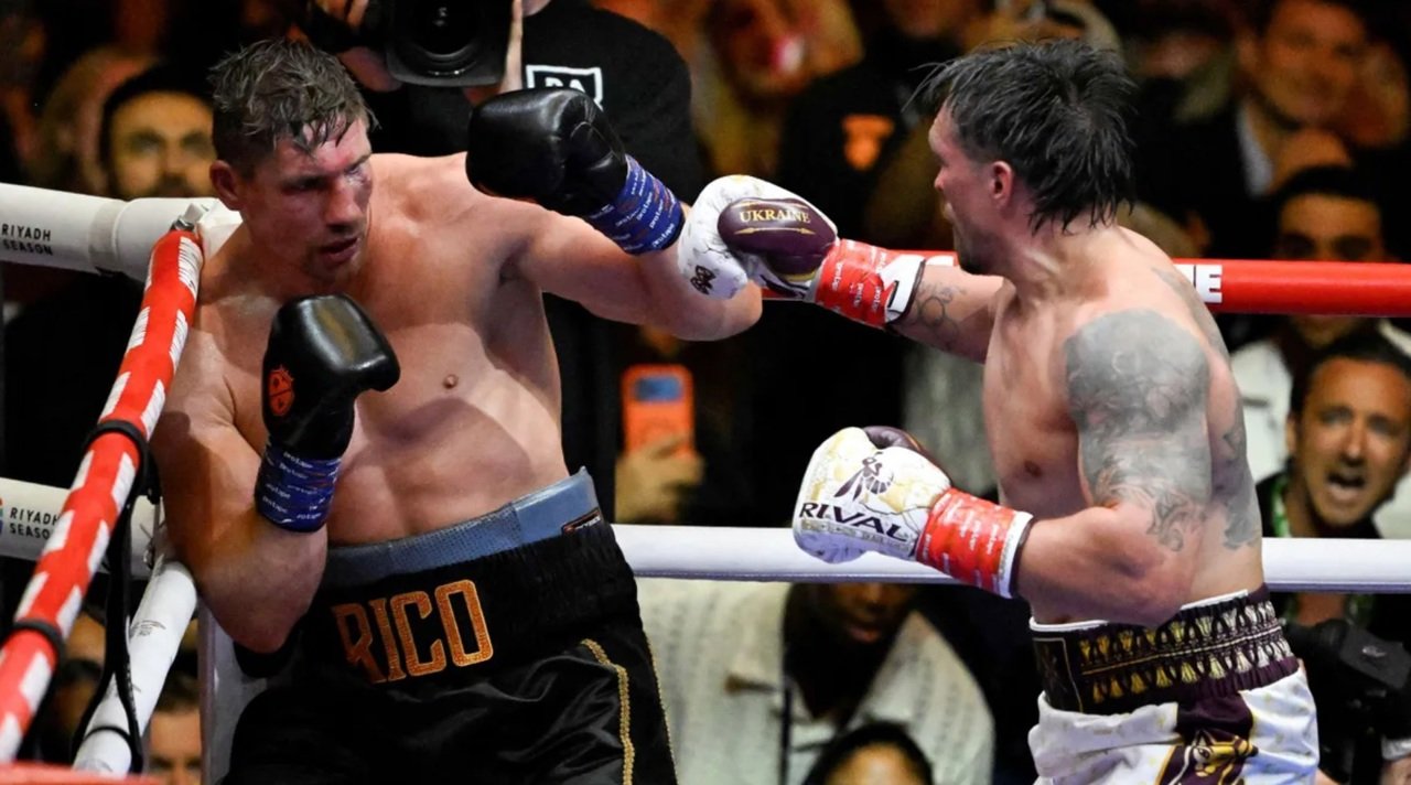 Oleksandr Usik câștigă dramatic meciul de box din Egipt lângă Piramide
