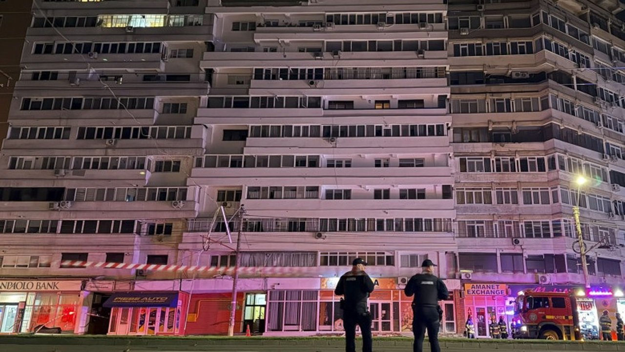 Dronă rusească Geran-2 cade peste bloc în Galați, două persoane rănite