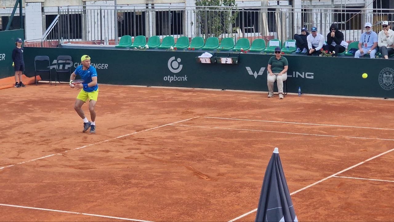 Radu Albot avansează în semifinale la Moldova Open după victoria cu Agamenone
