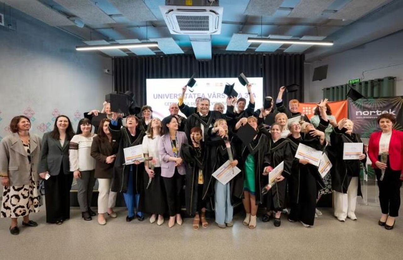 Seniorii din Bălți absolvesc Universitatea Vârstei a Treia cu noi abilități digitale