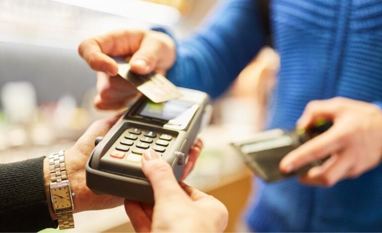 Plățile fără numerar devin obligatorii pentru unii agenți economici până în 2026