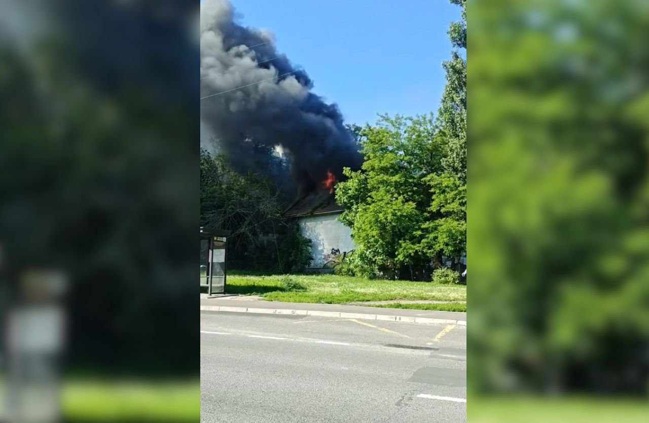 Pompierii au stins un incendiu la o clădire părăsită din centrul Chișinăului