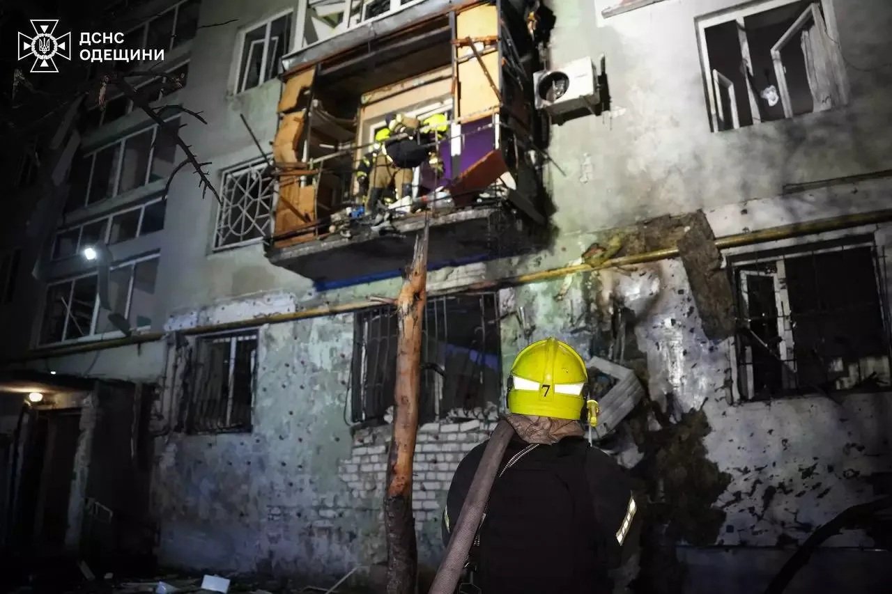 Dronă rusă lovește un bloc în Odesa, șase răniți și incendiu izbucnit