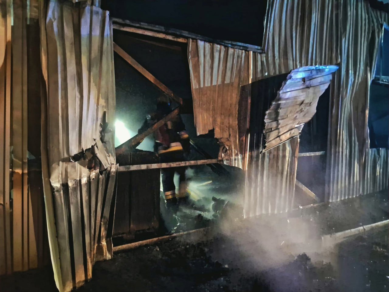 Incendiu de amploare la un depozit din sectorul Ciocana, intervenție rapidă