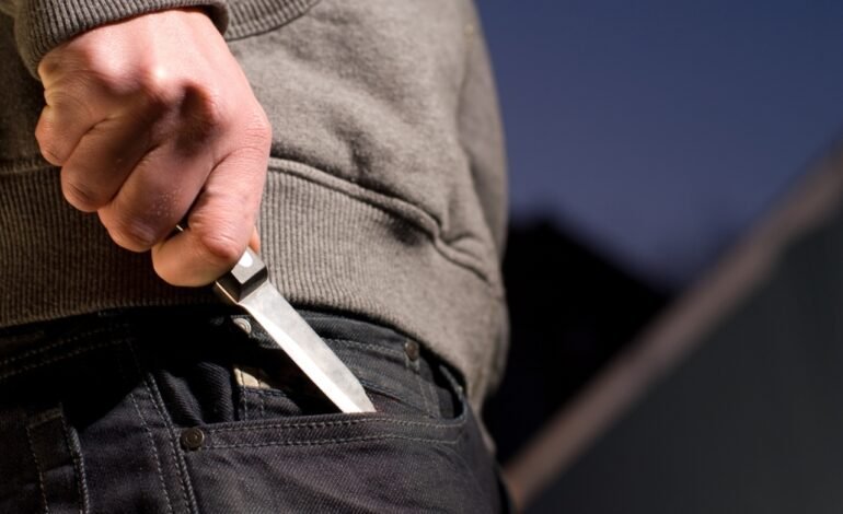 Tânăr condamnat la 16 ani după ce și-a înjunghiat mortal mama la Chișinău