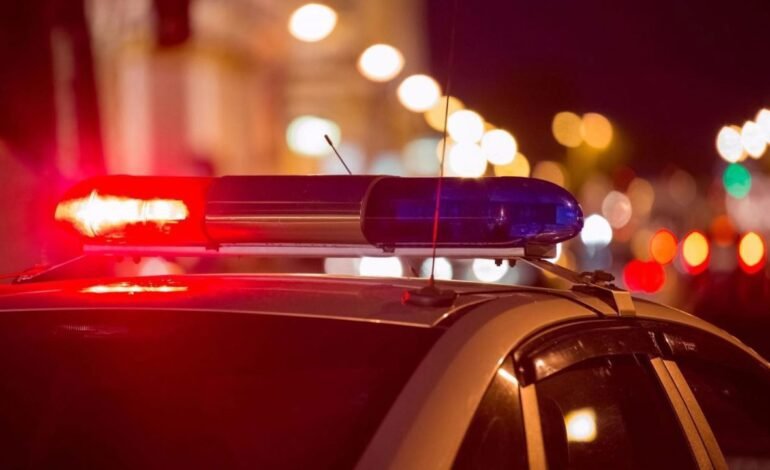 Tânăr beat fără permis lovește autospecială Poliției la Mărinești