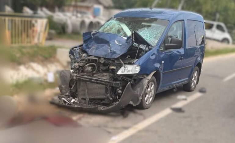 Doi polițiști grav răniți după ce un autoturism i-a lovit pe traseul R6