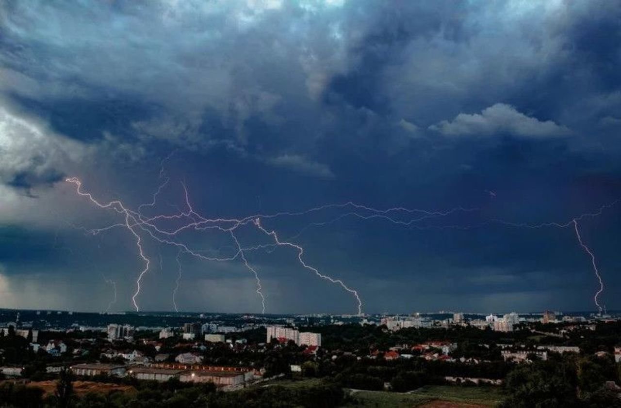 Meteorologii anunță Cod galben de ploi puternice pe 2 iunie